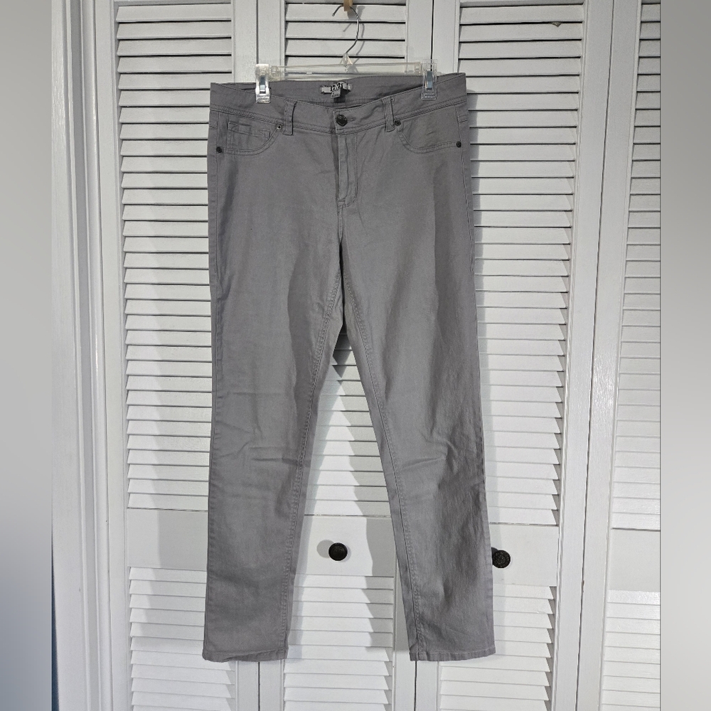 🟢 NWOT Gray Straight-Leg Pants